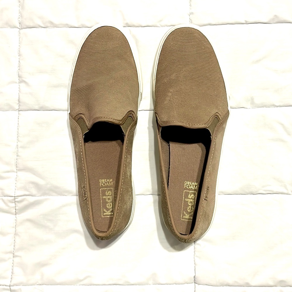 Taupe, KEDS slip on, dream foam, size 8